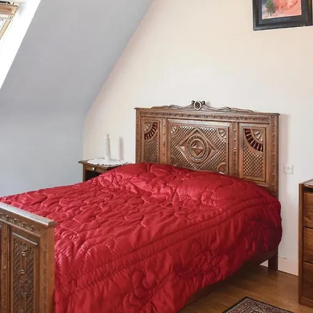 4 Bedroom Pet Friendly In Ploumilliau *