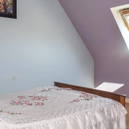 4 Bedroom Pet Friendly In Ploumilliau